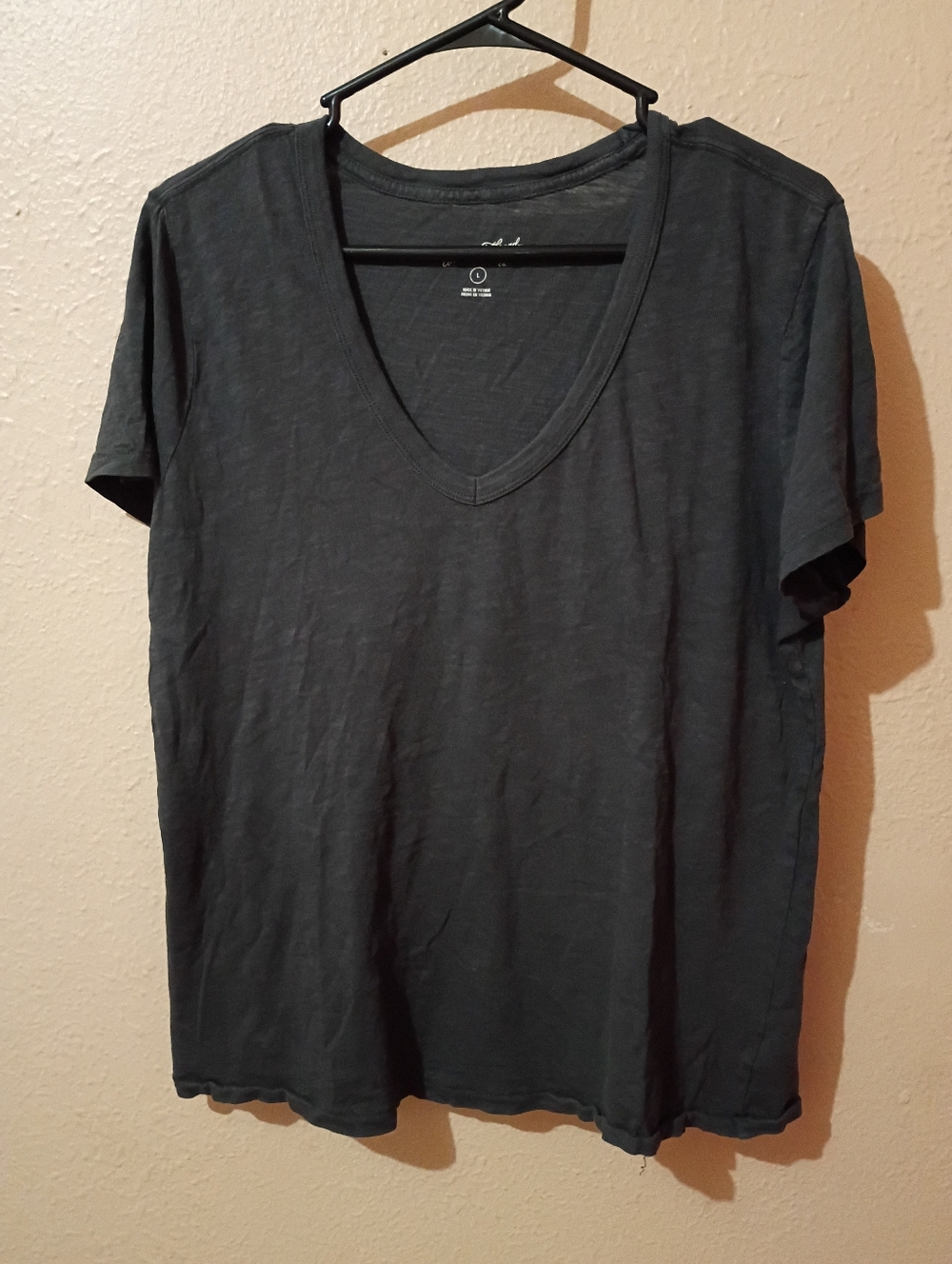 🌞 7 for $12 Universal Thread Size L Dark Gray V-Neck T-Shirt